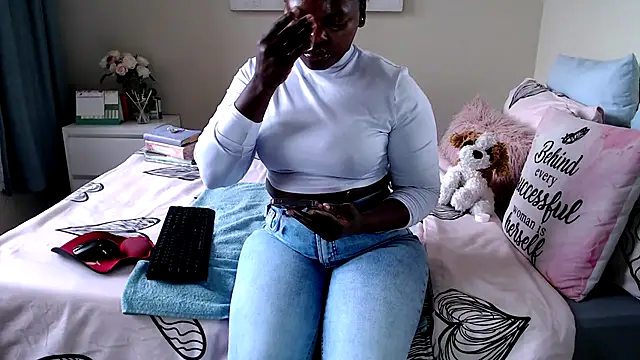 Snapshot of FitSelina66 chatting on July 11, 8:39 am FitSelina66 online show from July 11, 8:39 am