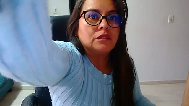 Snapshot of Ixchel_Anaid chatting on March 13, 9:05 pm Ixchel Anaid online show from March 13, 9:05 pm