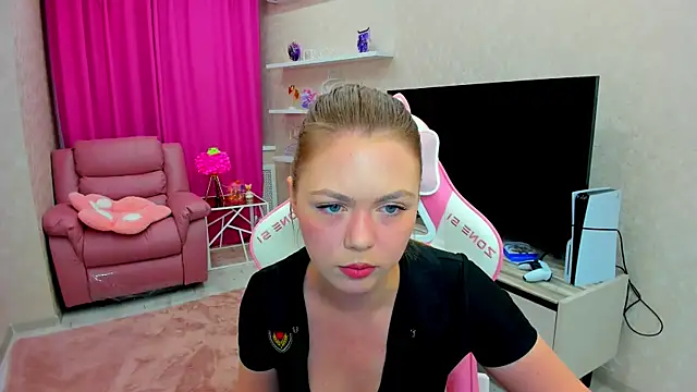 Strawberrye online show from October 15, 3:28 am