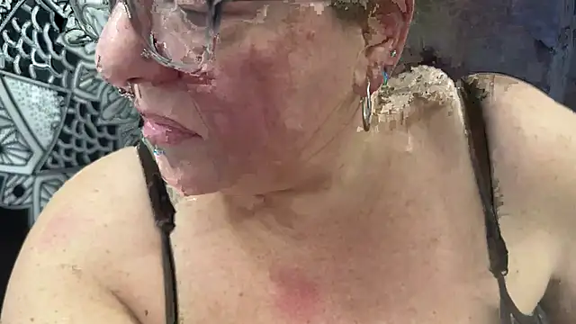 Snapshot of Miss_Phat_Booty chatting on December 20, 2:52 am Miss Phat Booty online show from December 20, 2:52 am