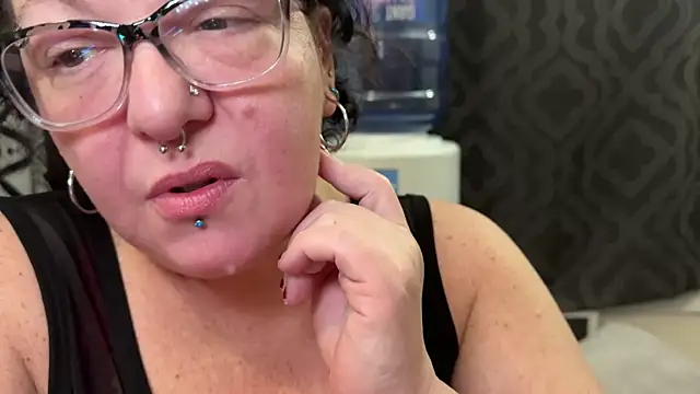 Snapshot of Miss_Phat_Booty chatting on January 19, 3:39 am Miss Phat Booty online show from January 19, 3:39 am