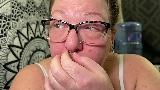 Snapshot of Miss_Phat_Booty chatting on October 12, 3:27 am Miss Phat Booty online show from October 12, 3:27 am