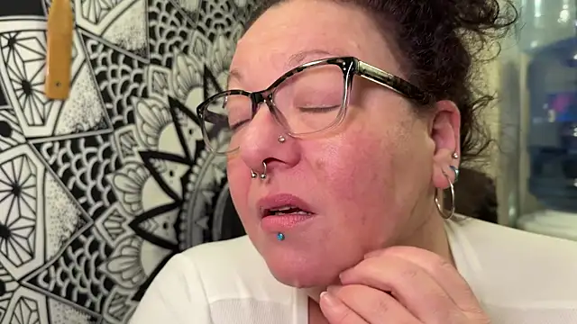 Snapshot of Miss_Phat_Booty chatting on November 17, 2:39 am Miss Phat Booty online show from November 17, 2:39 am