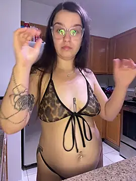Snapshot of joeystaciee chatting on July 23, 8:51 pm joeystaciee online show from July 23, 8:51 pm