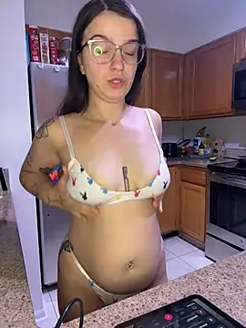Snapshot of joeystaciee chatting on July 24, 4:27 pm joeystaciee online show from July 24, 4:27 pm
