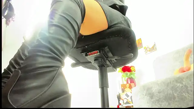 Snapshot of MIss_Kendall_ chatting on February 23, 8:00 pm MIss Kendall online show from February 23, 8:00 pm