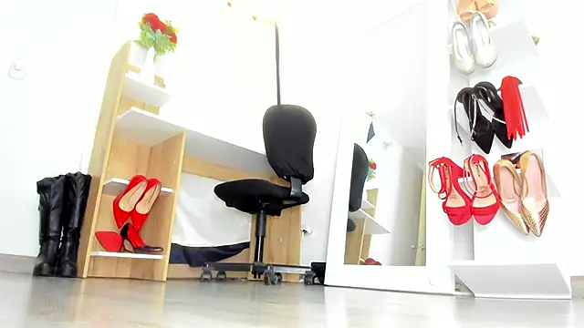 Snapshot of MIss_Kendall_ chatting on October 8, 7:11 pm MIss Kendall online show from October 8, 7:11 pm