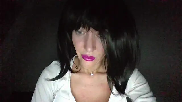 Snapshot of suuzykiss chatting on March 7, 10:21 pm suuzykiss online show from March 7, 10:21 pm