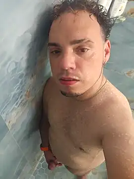 Snapshot of latinoflpr chatting on September 19, 12:56 am latinoflpr online show from September 19, 12:56 am