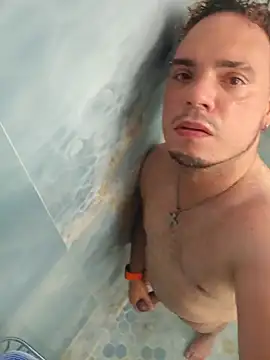 Snapshot of latinoflpr chatting on September 22, 1:40 am latinoflpr online show from September 22, 1:40 am