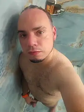 Snapshot of latinoflpr chatting on October 12, 1:48 am latinoflpr online show from October 12, 1:48 am