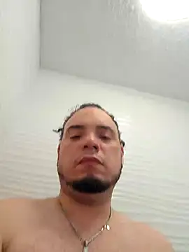 Snapshot of latinoflpr chatting on December 1, 5:56 am latinoflpr online show from December 1, 5:56 am