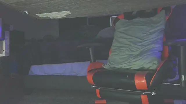 Snapshot of Dick_and_muscles chatting on March 13, 12:35 pm Dick and muscles online show from March 13, 12:35 pm