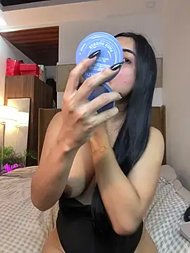 Snapshot of Bombshell_Ashy chatting on June 5, 11:21 pm Bombshell Ashy online show from June 5, 11:21 pm