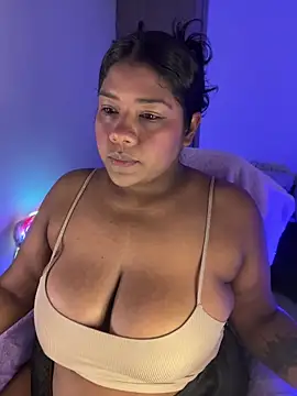 Snapshot of paola091 chatting on June 22, 12:02 pm paola091 online show from June 22, 12:02 pm