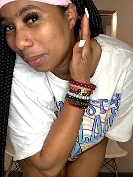 Snapshot of CurvyDesire1 chatting on October 23, 8:07 pm CurvyDesire1 online show from October 23, 8:07 pm