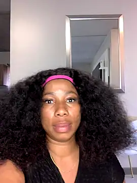 Snapshot of CurvyDesire1 chatting on December 4, 10:46 am CurvyDesire1 online show from December 4, 10:46 am