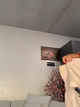 Snapshot of CurvyDesire1 chatting on December 14, 1:05 pm CurvyDesire1 online show from December 14, 1:05 pm