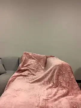 Snapshot of CurvyDesire1 chatting on March 5, 9:33 pm CurvyDesire1 online show from March 5, 9:33 pm