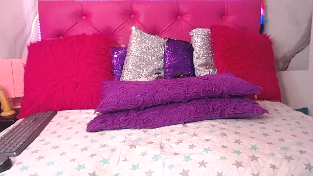 SARAWILLS online show from July 9, 1:59 pm
