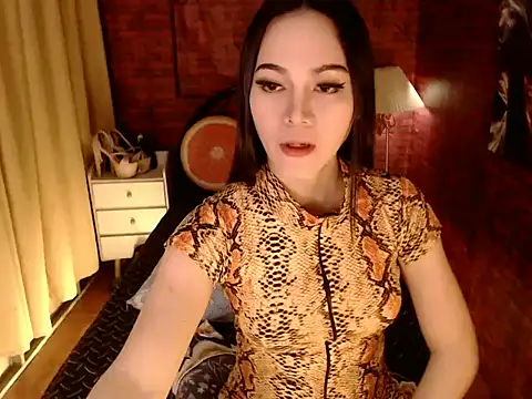 Snapshot of Yoshidashemale chatting on November 15, 11:40 am Yoshidashemale online show from November 15, 11:40 am