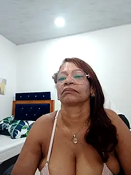 BustyMilf  online show from October 23, 1:10 pm