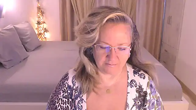 Snapshot of Raisshy chatting on November 19, 6:57 am Raisshy online show from November 19, 6:57 am