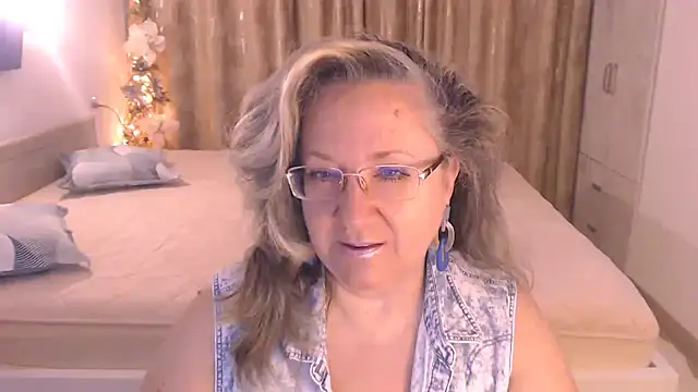 Snapshot of Raisshy chatting on December 2, 7:03 am Raisshy online show from December 2, 7:03 am