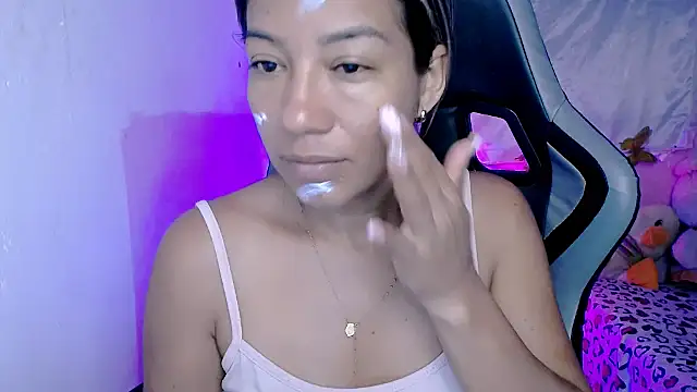 ninatiny online show from September 18, 9:00 am