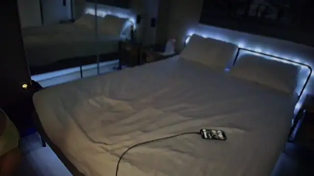 Snapshot of MikyFoxx chatting on January 5, 8:54 am MikyFoxx online show from January 5, 8:54 am