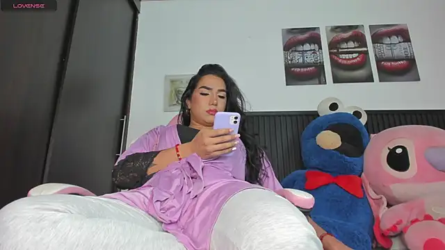 Snapshot of KATALINA_HOT_TS chatting on December 5, 8:27 pm KATALINA HOT TS online show from December 5, 8:27 pm