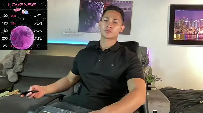 Snapshot of BenjaminCooperk chatting on March 23, 8:15 am BenjaminCooperk online show from March 23, 8:15 am