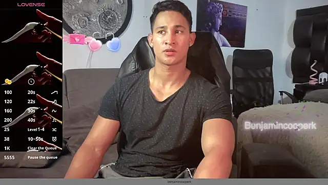 Snapshot of BenjaminCooperk chatting on October 16, 6:47 am BenjaminCooperk online show from October 16, 6:47 am