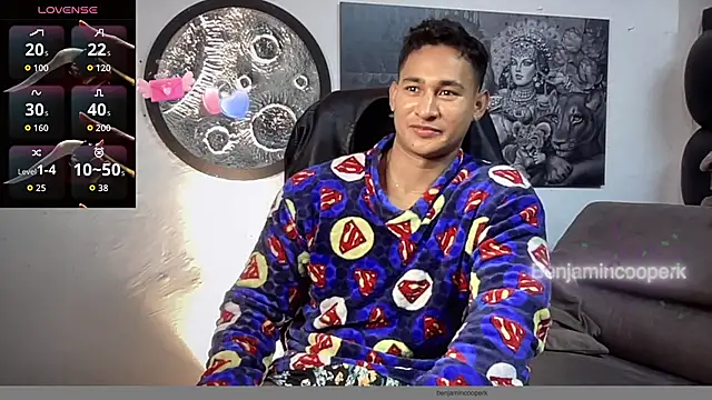 Snapshot of BenjaminCooperk chatting on October 31, 7:42 am BenjaminCooperk online show from October 31, 7:42 am