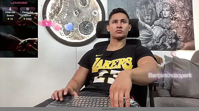 Snapshot of BenjaminCooperk chatting on November 11, 3:06 am BenjaminCooperk online show from November 11, 3:06 am