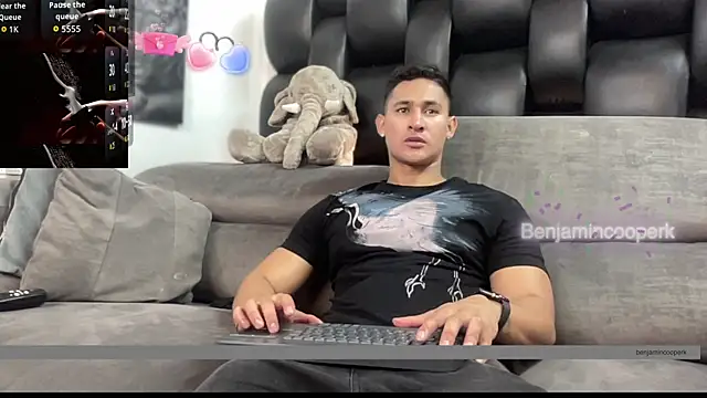 Snapshot of BenjaminCooperk chatting on November 15, 7:05 am BenjaminCooperk online show from November 15, 7:05 am