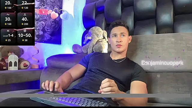 Snapshot of BenjaminCooperk chatting on November 19, 6:46 am BenjaminCooperk online show from November 19, 6:46 am