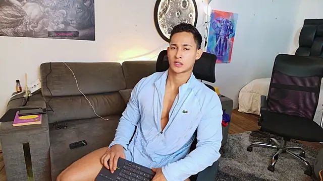 Snapshot of BenjaminCooperk chatting on July 15, 6:18 am BenjaminCooperk online show from July 15, 6:18 am