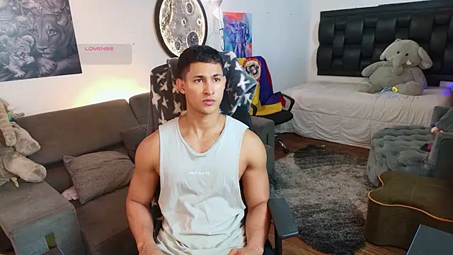 Snapshot of BenjaminCooperk chatting on July 18, 4:05 am BenjaminCooperk online show from July 18, 4:05 am