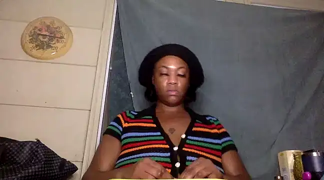 Snapshot of AlexaTheSlut chatting on December 11, 2:19 am AlexaTheSlut online show from December 11, 2:19 am