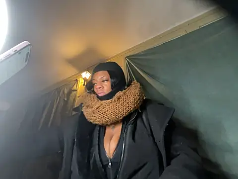 Snapshot of AlexaTheSlut chatting on February 22, 8:40 am AlexaTheSlut online show from February 22, 8:40 am