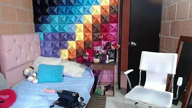 katifoxx online show from March 6, 5:33 pm