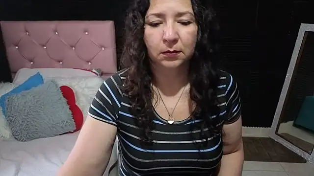 katifoxx online show from May 3, 7:53 pm