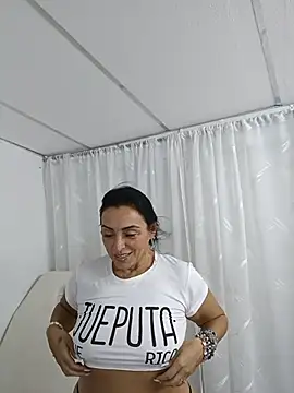 zullyxhot online show from June 6, 10:03 pm