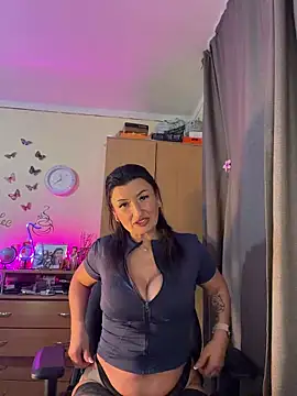 Snapshot of Hotangel75 chatting on May 5, 8:44 am Hotangel75 online show from May 5, 8:44 am