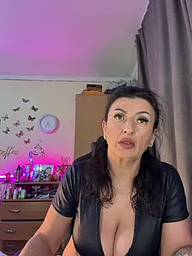 Snapshot of Hotangel75 chatting on May 16, 4:31 am Hotangel75 online show from May 16, 4:31 am