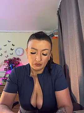 Snapshot of Hotangel75 chatting on June 11, 8:34 am Hotangel75 online show from June 11, 8:34 am