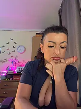 Snapshot of Hotangel75 chatting on June 17, 5:54 am Hotangel75 online show from June 17, 5:54 am