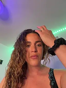 Clara-xoxo online show from May 2, 12:43 pm