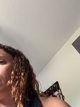 Snapshot of Clara-xoxo chatting on July 8, 10:31 am Clara-xoxo online show from July 8, 10:31 am